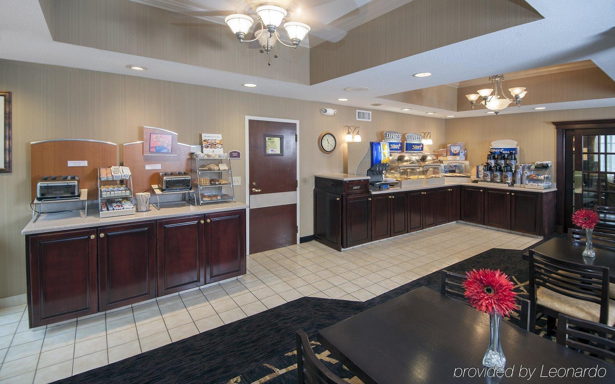 Holiday Inn Express Hotel & Suites Youngstown North-Warren/Niles By Ihg Restaurace fotografie